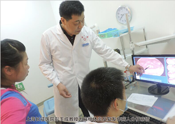 彭玉成教授为扁桃体炎反复发作的患者分析病情,以便更好治疗