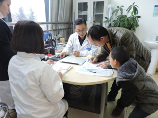 贵州省第二人民医院为了让患者在春节期间也能看得上专家,也能健康安心的过年,在春节期间,特安排专家正常坐诊,为您提供最权威的诊疗。